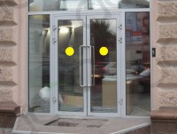 предупреждающий знак на стеклянную дверь желтый круг, д.100 - rv174.ru - Челябинск